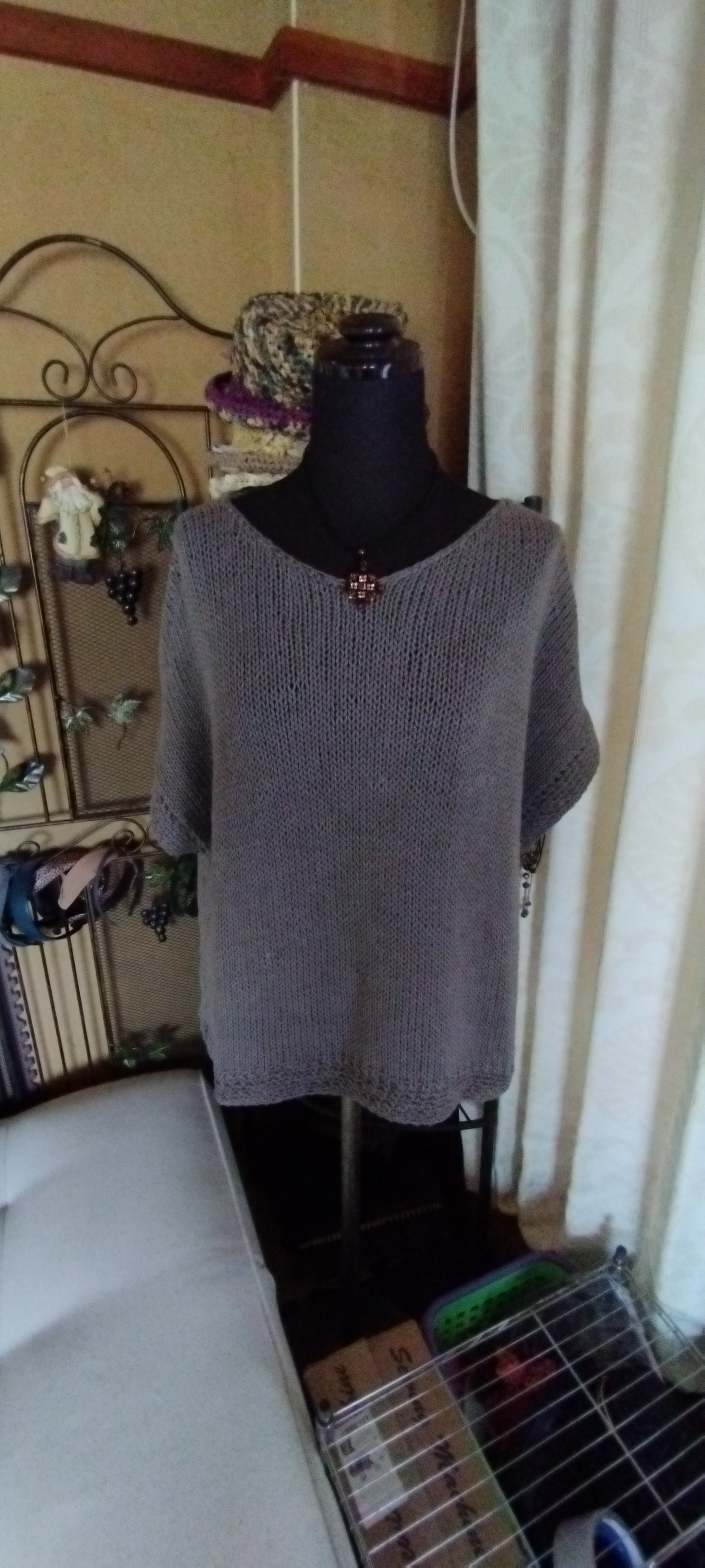 肉厚素材のＶネックシンプルデザインニット