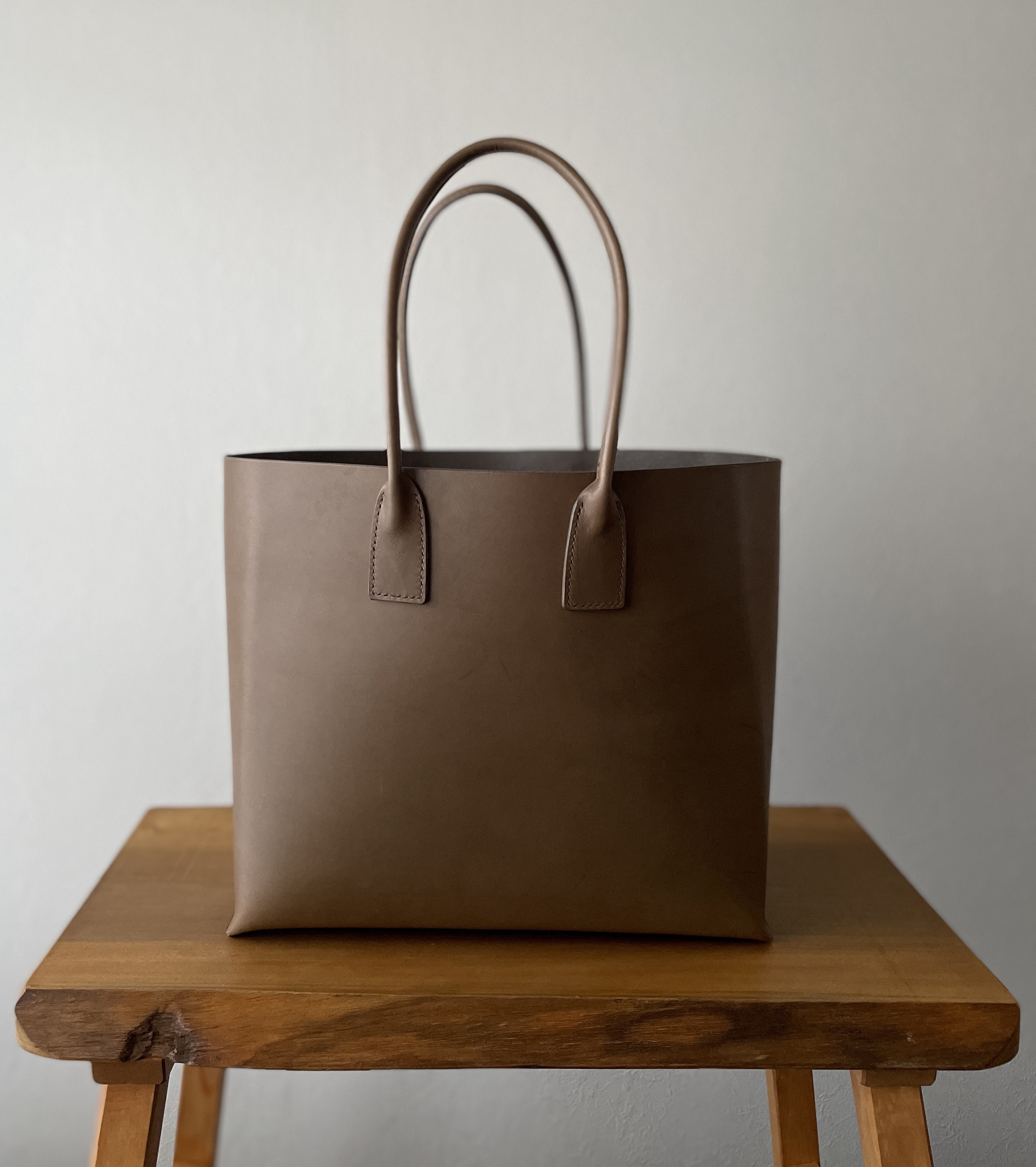 大きめトートバッグ　トープ　イタリアンレザー　グレージュ