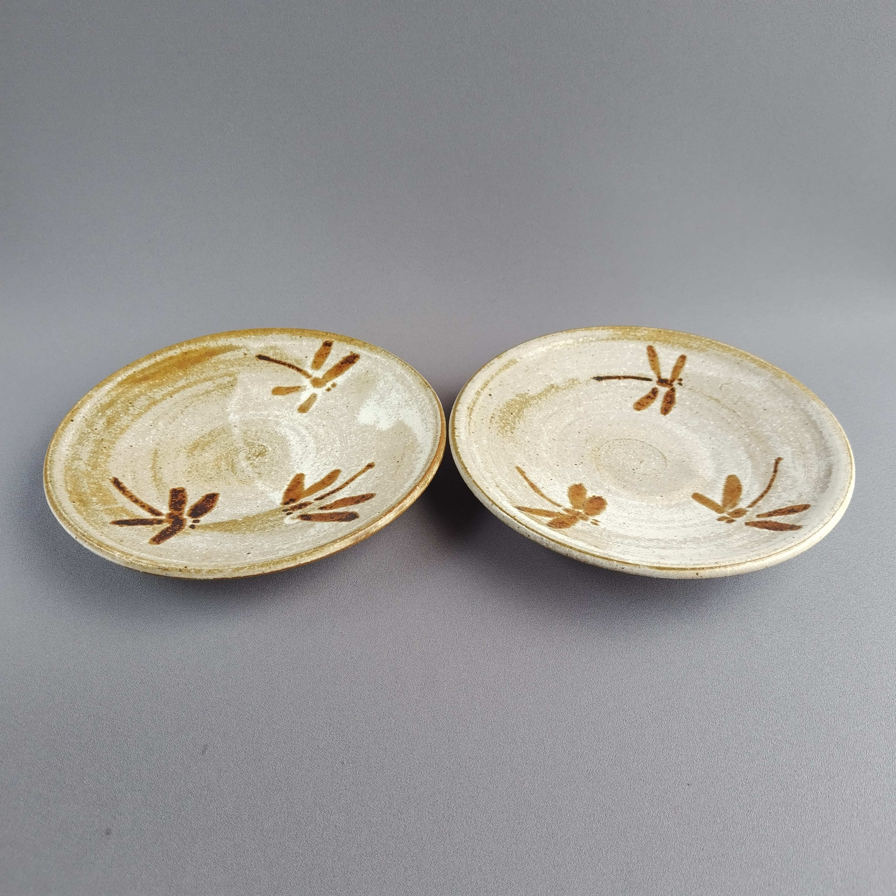 皿　マット釉　トンボ絵　ペア　【商品番号：00745