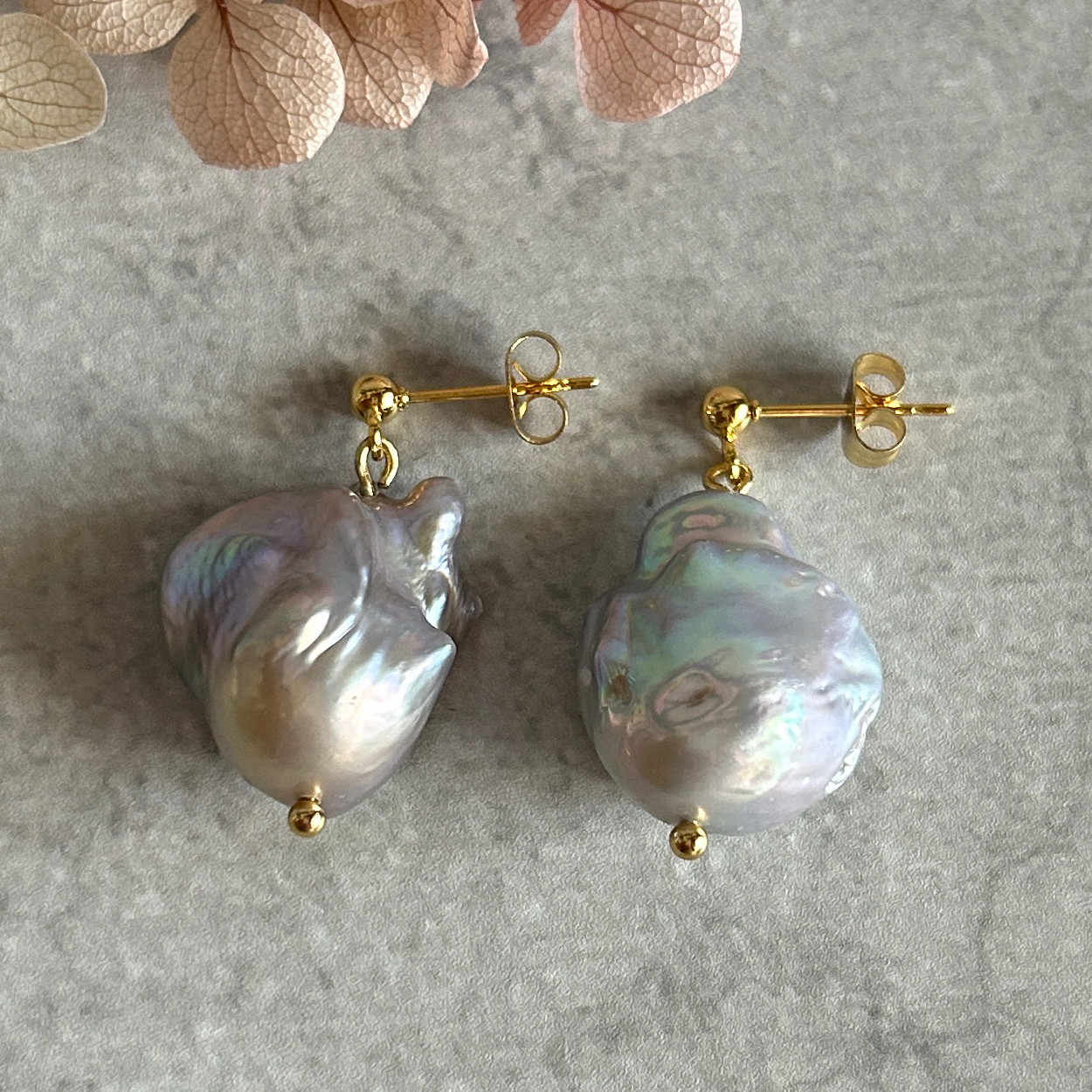 オイスターバロックパール ピアス グレー 1 / サージカルステンレス