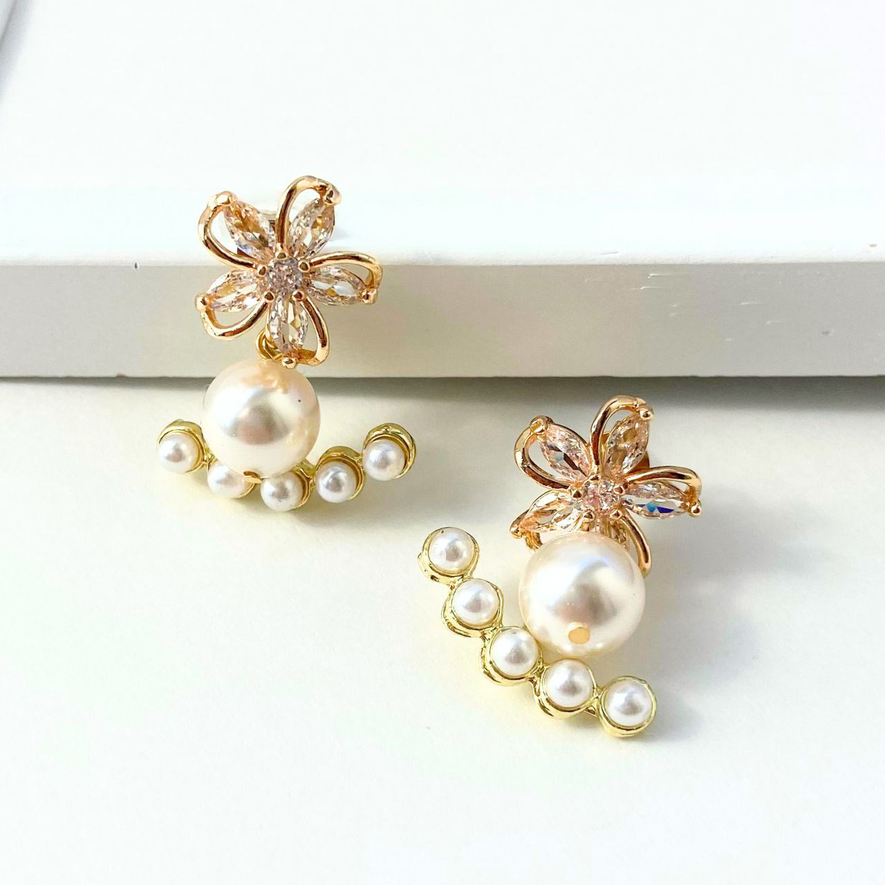 ピアス　フラワー　お花　パール　ジルコニア　2way　ゴールド　揺れる　普段使い　誕生日　母の日　プチギフト　A82