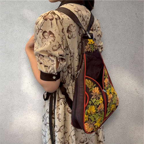 2WAY リュック バッグ ワンショルダー 刺繍入り 牛革 ブラック