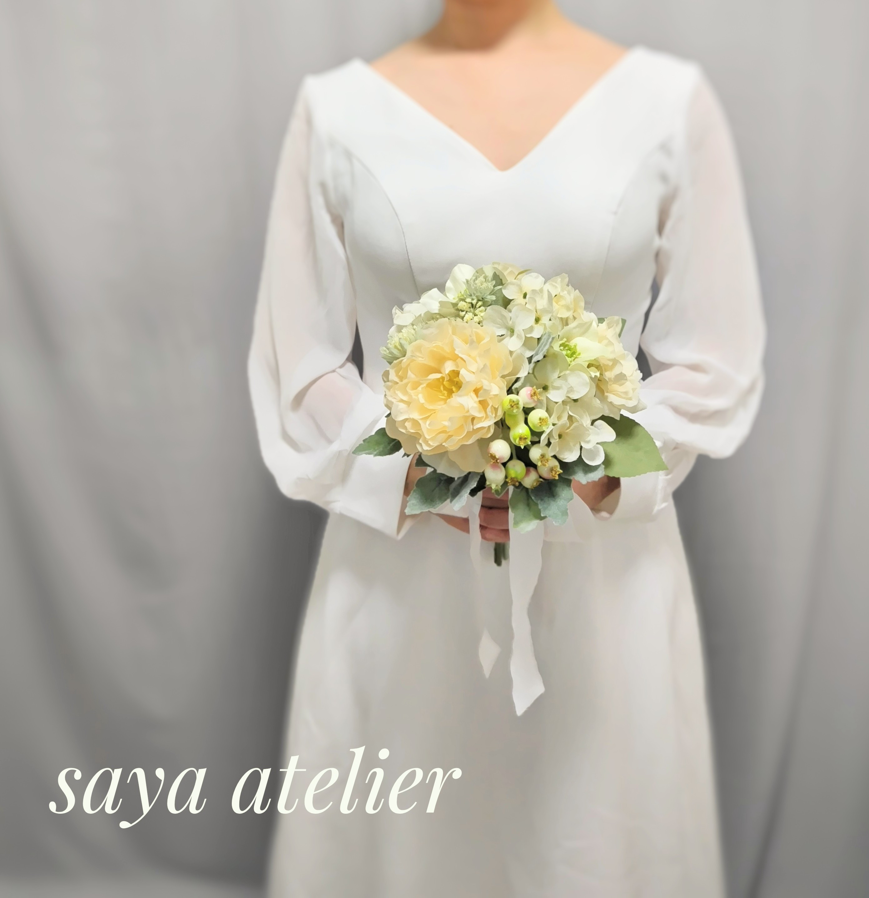 幸せの花束ホワイトシフォンブーケ  /  【ブートニア無料】結婚式 前撮り 造花 ウェディング  白 クラッチブーケ