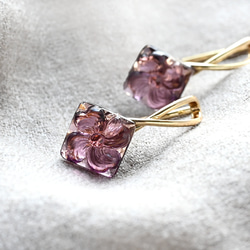 ２個セット｜ヴィンテージガラスのイヤーカフ［スクエアフラワー・パープル］ゴールド／シルバー 3枚目の画像