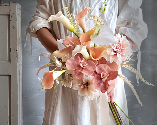 アーティシャルフラワーブーケ　胡蝶蘭、アンスリウム、カラー apricot & terracotta カラー 胡蝶蘭 アンスリウム 上品アーティ