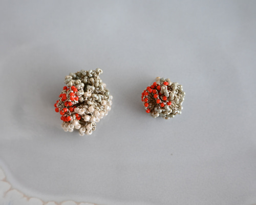 レースフラワーオレンジミックスピアス／イヤリング イヤリング