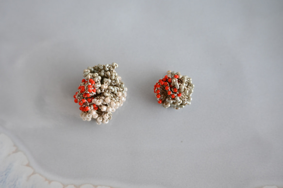 レースフラワーオレンジミックスピアス／イヤリング イヤリング