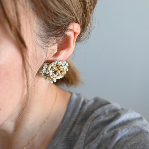 レースフラワーオレンジミックスピアス／イヤリング イヤリング