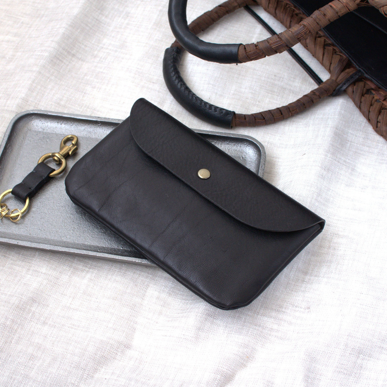 革をたのしむ、小さめな長財布｜通帳が入る シンプル レザーウォレット 本革