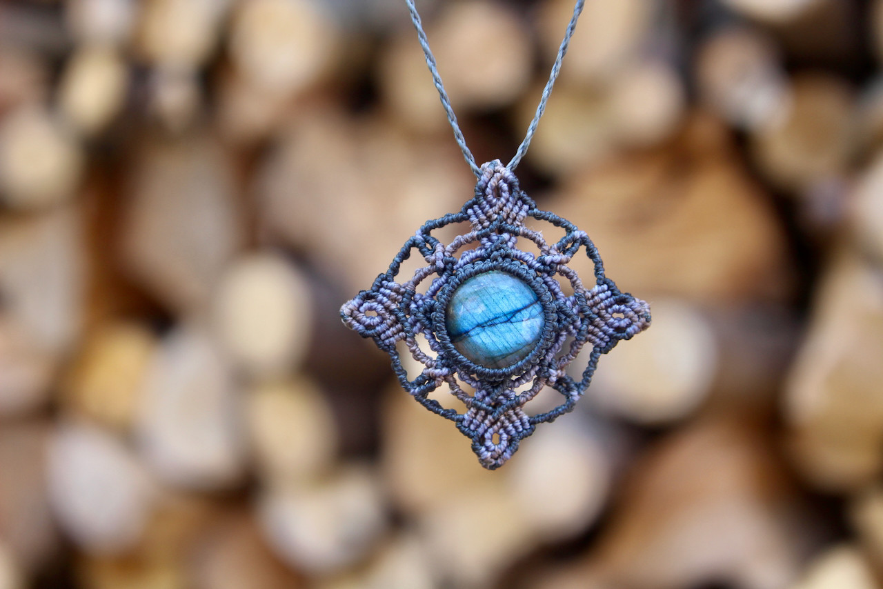 ラブラドライト　マイクロマクラメ　曼荼羅　ペンダント