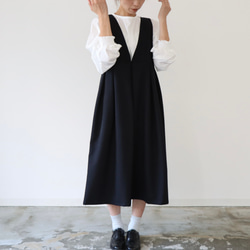 【SM〜LL・着丈出し+10cmまで】ウールライクで新登場後ろ姿が可愛いバックボタン　ジャンパースカート(ブラック) 9枚目の画像