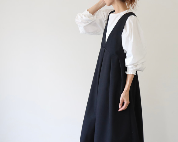【SM〜LL・着丈出し+10cmまで】ウールライクで新登場後ろ姿が可愛いバックボタン　ジャンパースカート(ブラック) 11枚目の画像