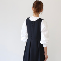 【SM〜LL・着丈出し+10cmまで】ウールライクで新登場後ろ姿が可愛いバックボタン　ジャンパースカート(ブラック) 6枚目の画像