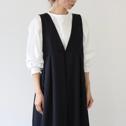 【SM〜LL・着丈出し+10cmまで】ウールライクで新登場後ろ姿が可愛いバックボタン　ジャンパースカート(ブラック) 7枚目の画像