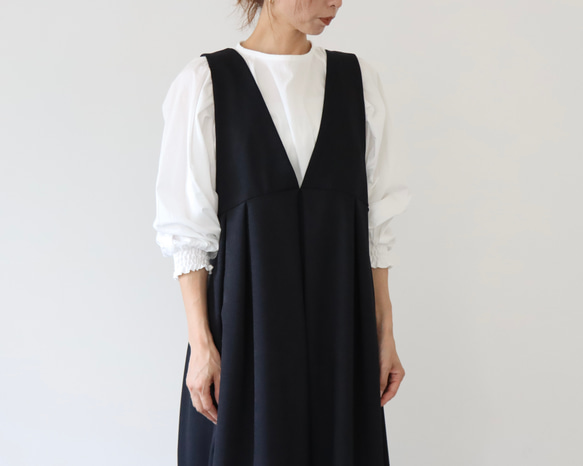 【SM〜LL・着丈出し+10cmまで】ウールライクで新登場後ろ姿が可愛いバックボタン　ジャンパースカート(ブラック) 7枚目の画像