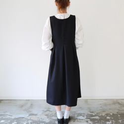 【SM〜LL・着丈出し+10cmまで】ウールライクで新登場後ろ姿が可愛いバックボタン　ジャンパースカート(ブラック) 10枚目の画像
