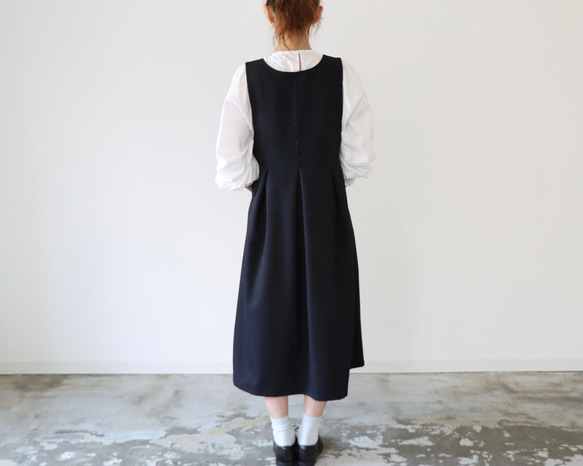 【SM〜LL・着丈出し+10cmまで】ウールライクで新登場後ろ姿が可愛いバックボタン　ジャンパースカート(ブラック) 10枚目の画像