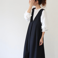 【SM〜LL・着丈出し+10cmまで】ウールライクで新登場後ろ姿が可愛いバックボタン　ジャンパースカート(ブラック) 3枚目の画像