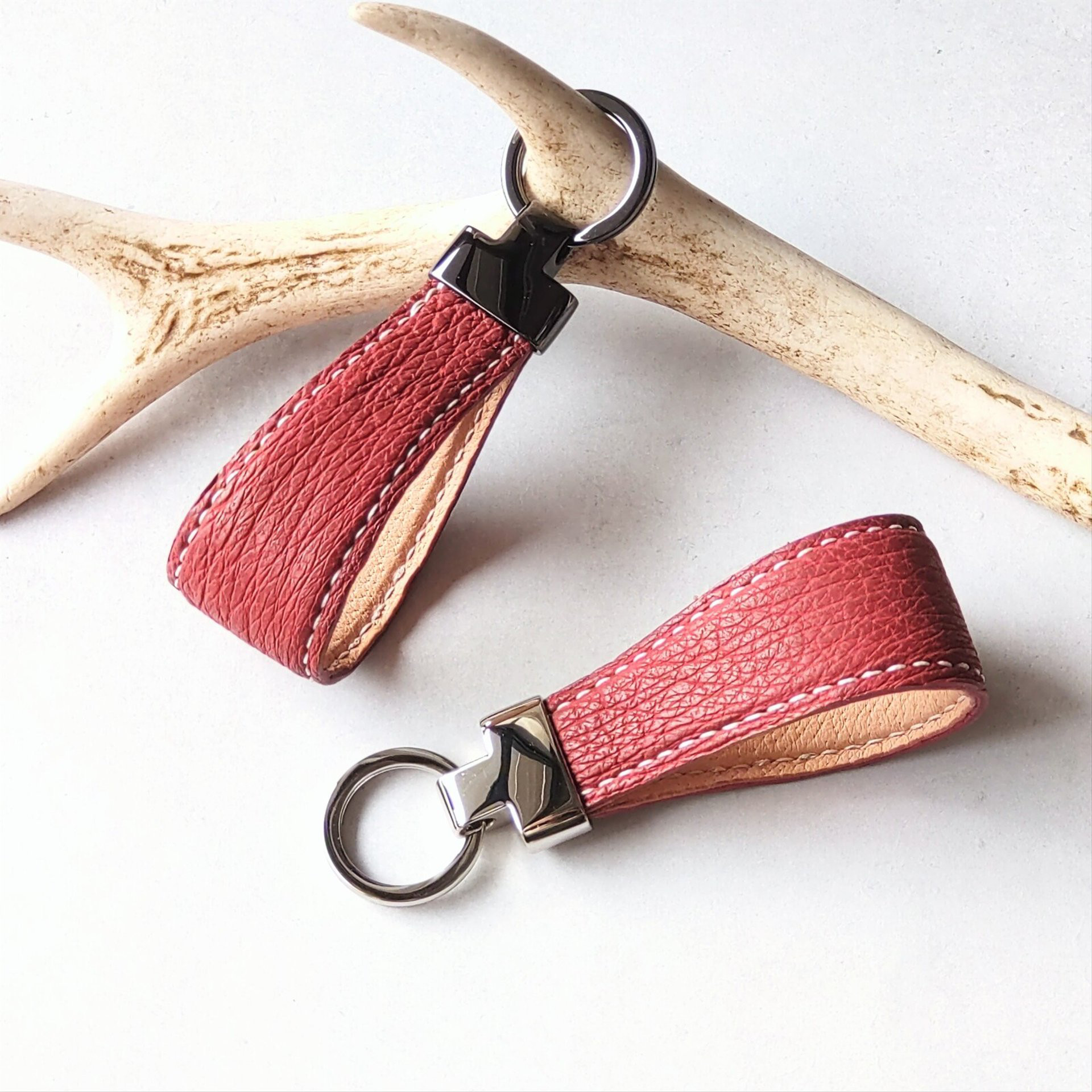 【バッグのアクセサリーにも】サメ革キーホルダー