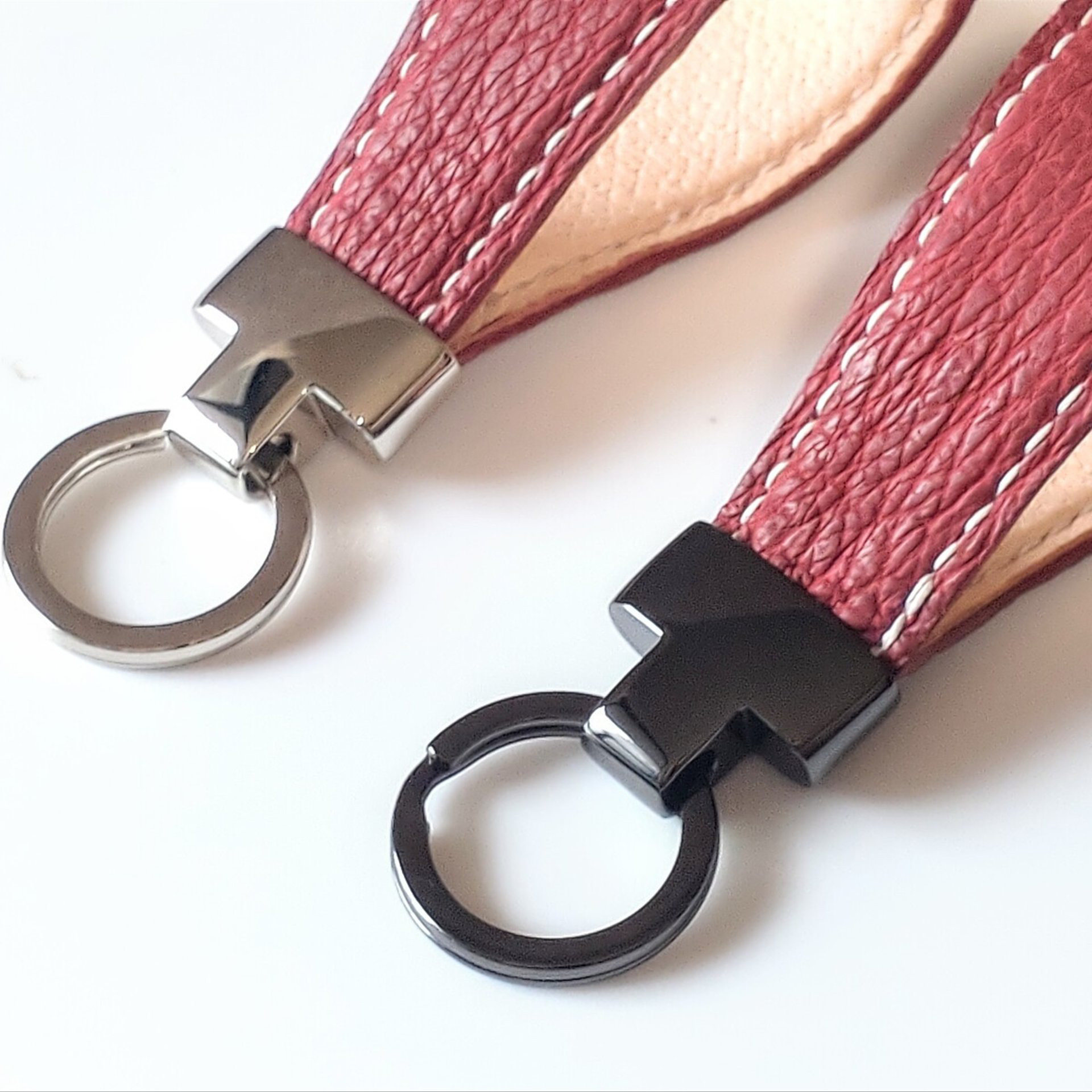 【バッグのアクセサリーにも】サメ革キーホルダー