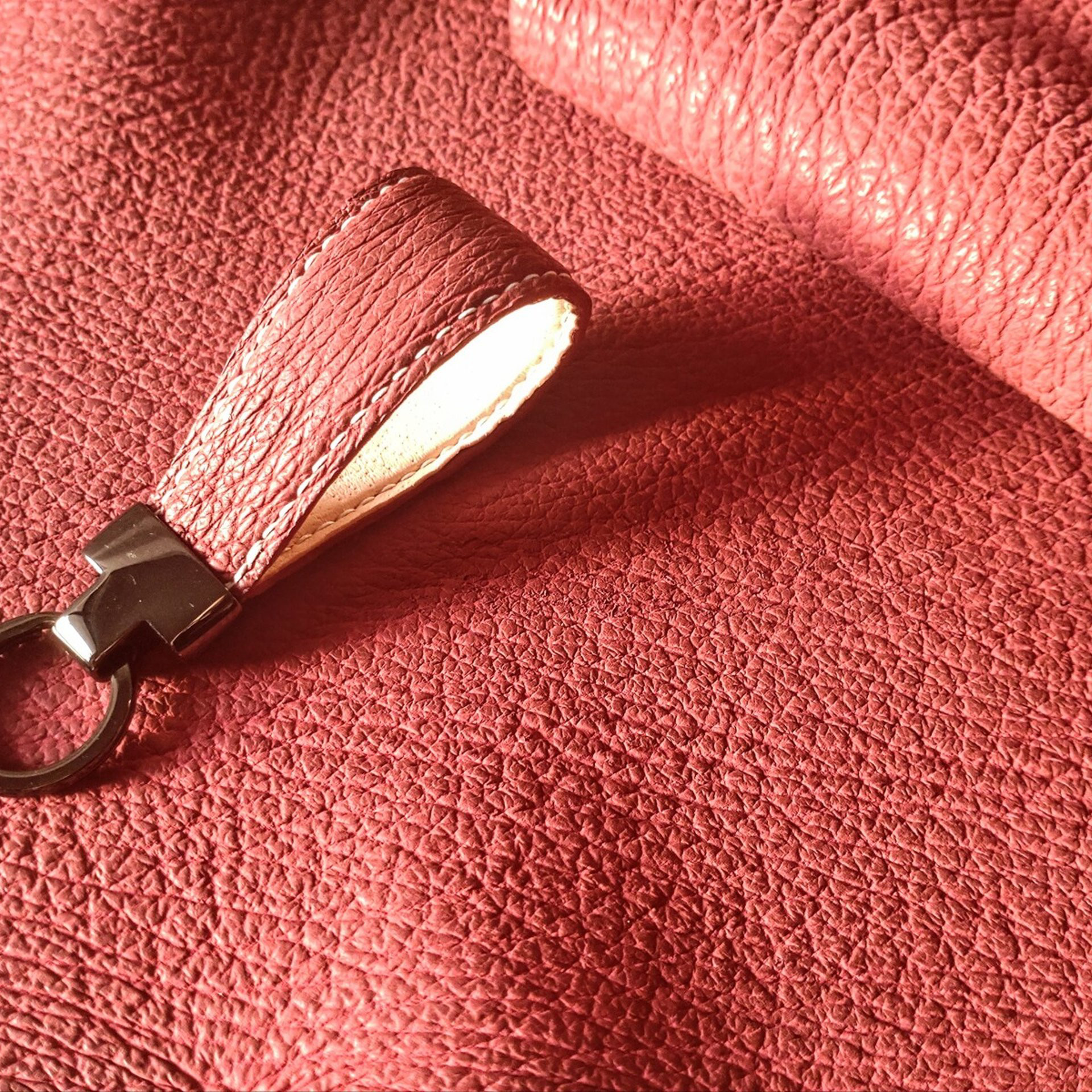 【バッグのアクセサリーにも】サメ革キーホルダー