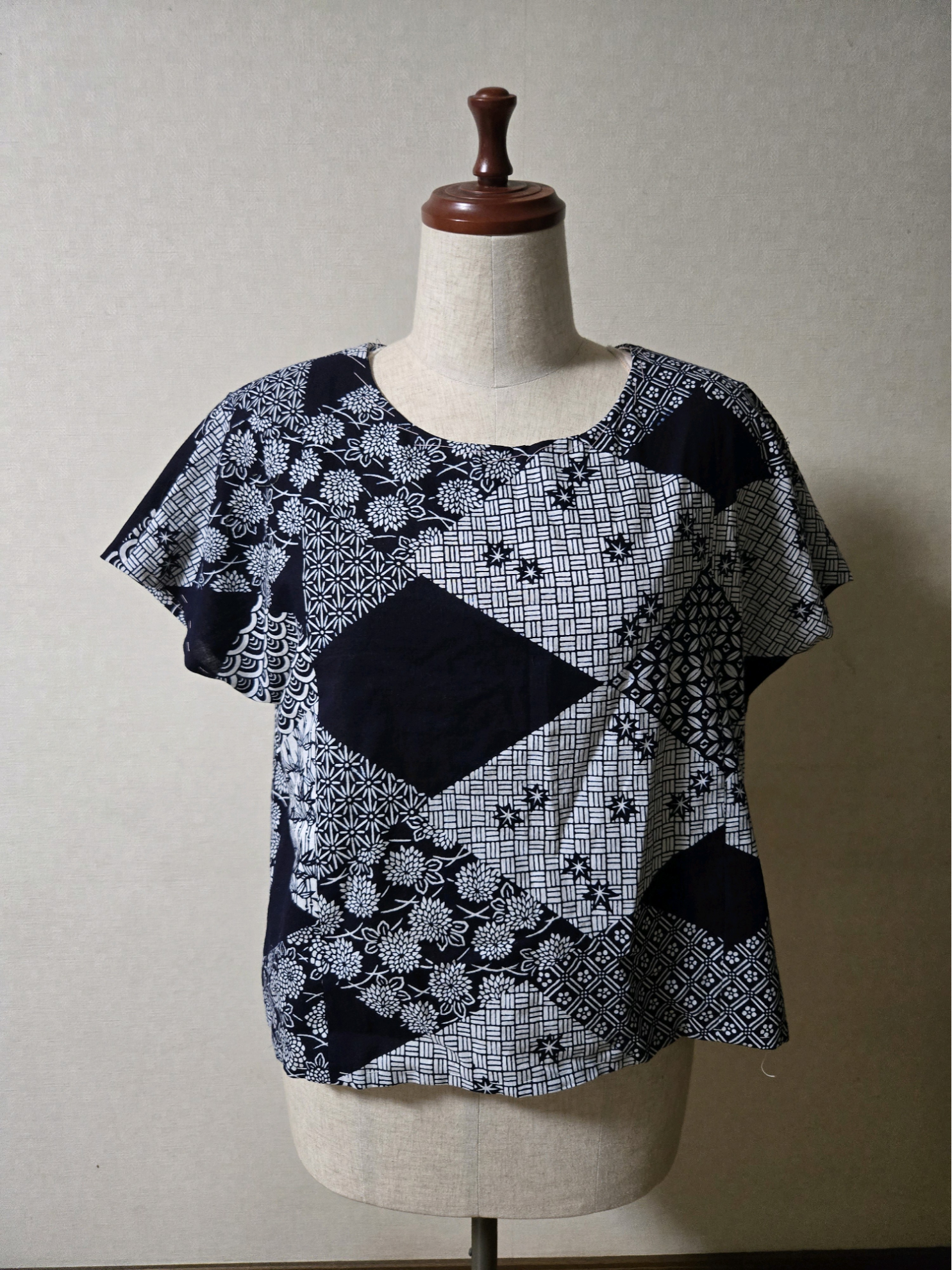 浴衣リメイクネイビーとホワイトのトップス