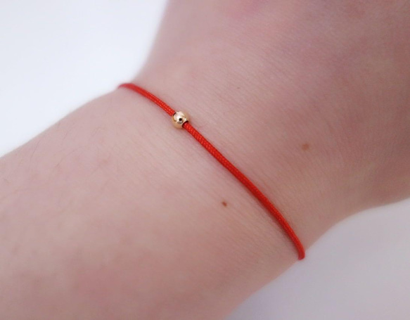 大好評★K14YG/14金★赤い糸幸せ良いご縁に恵まれるお守り重ね付けにもゴールドボールミサンガブレスレットアンクレット 6枚目の画像