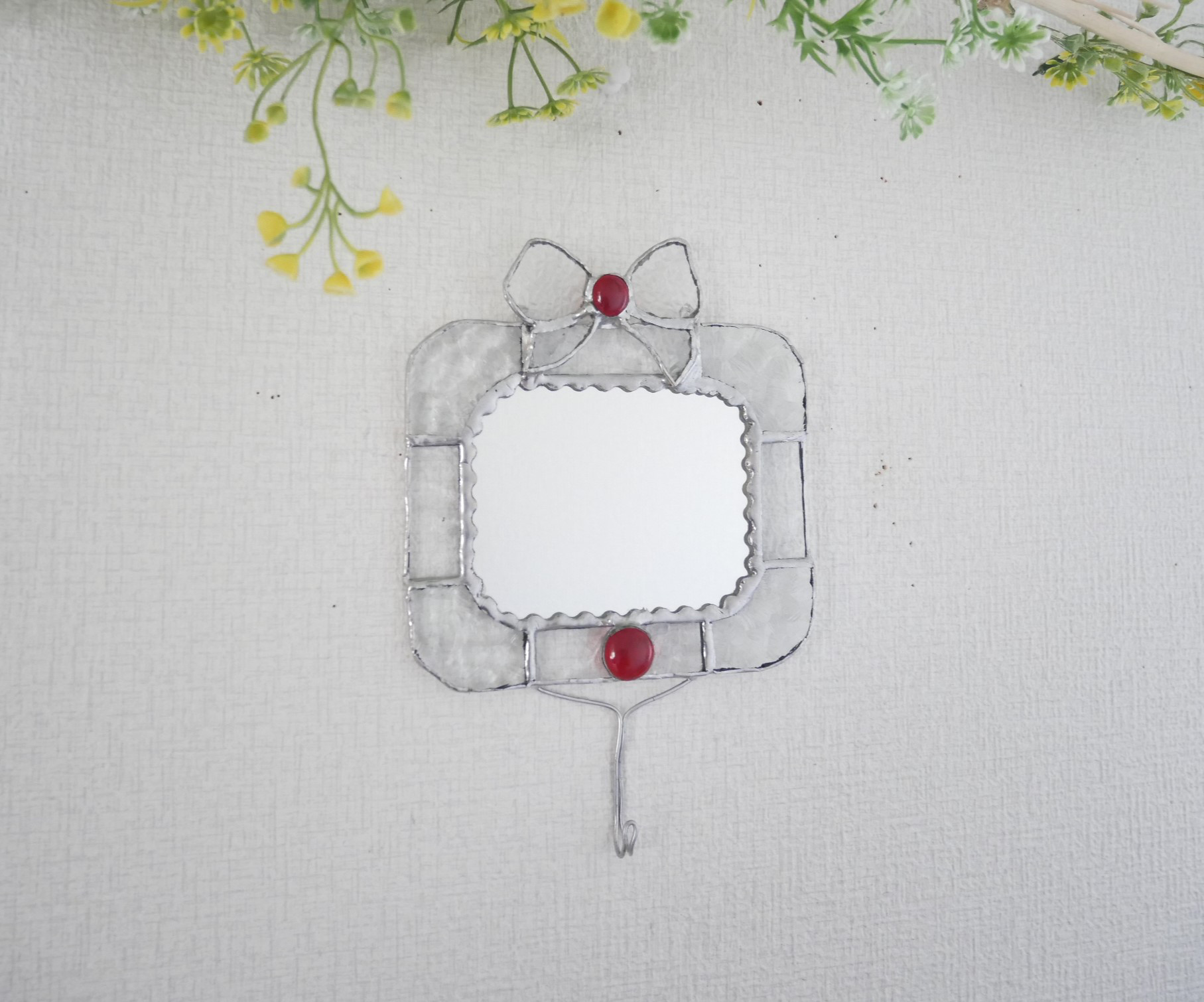 *✴︎:.Petit　miroirシリーズ♪　キーフック付きリボンの壁掛け鏡　*送料無料*