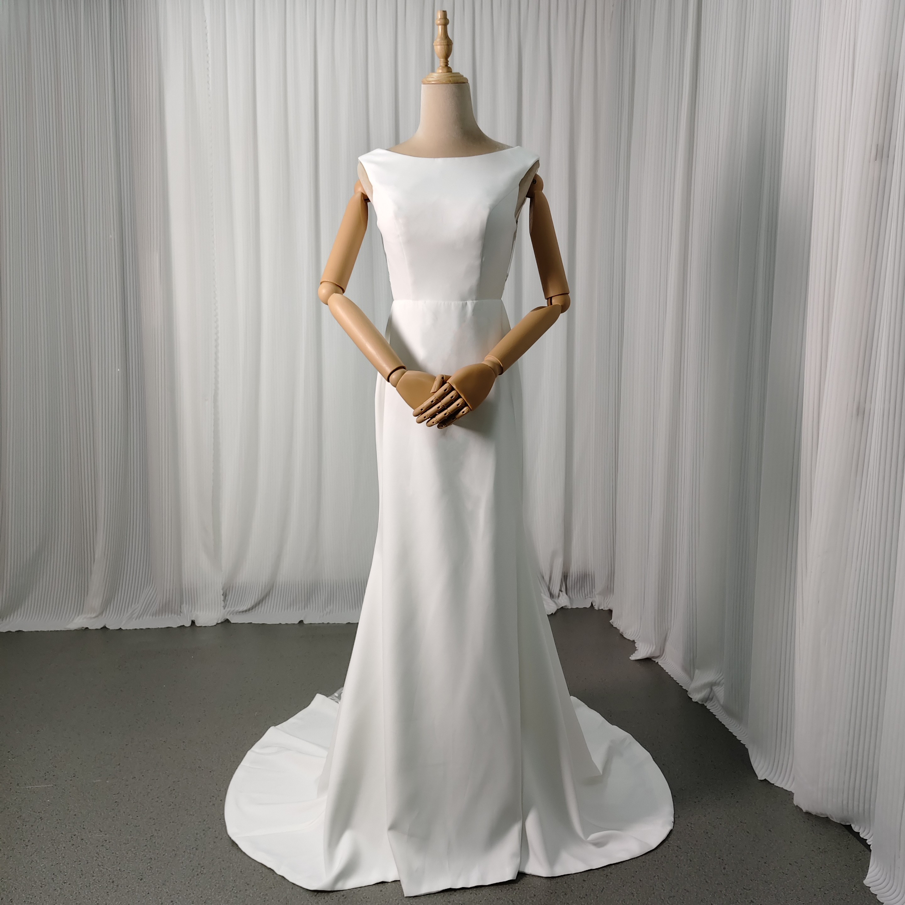 送料無料！ウェディングドレス ノースリーブ 美しいバックレース マーメイドライン ファスナー エレガント 結婚式/披露宴