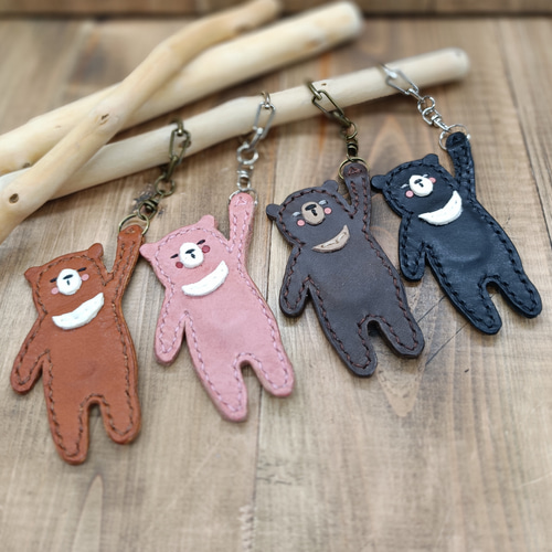 ぶら～ん』クマさんキーホルダー＊ツキノワグマ 牛本革 バッグチャーム