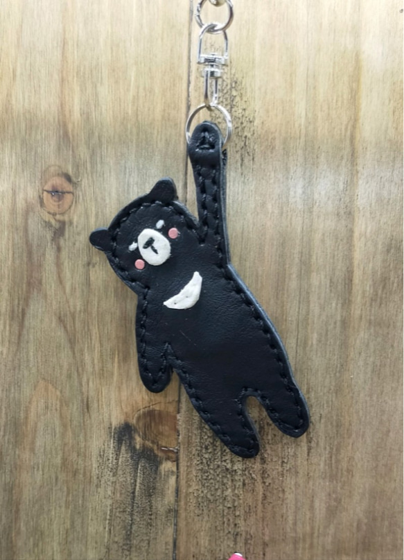 ぶら～ん』クマさんキーホルダー＊ツキノワグマ 牛本革 バッグチャーム