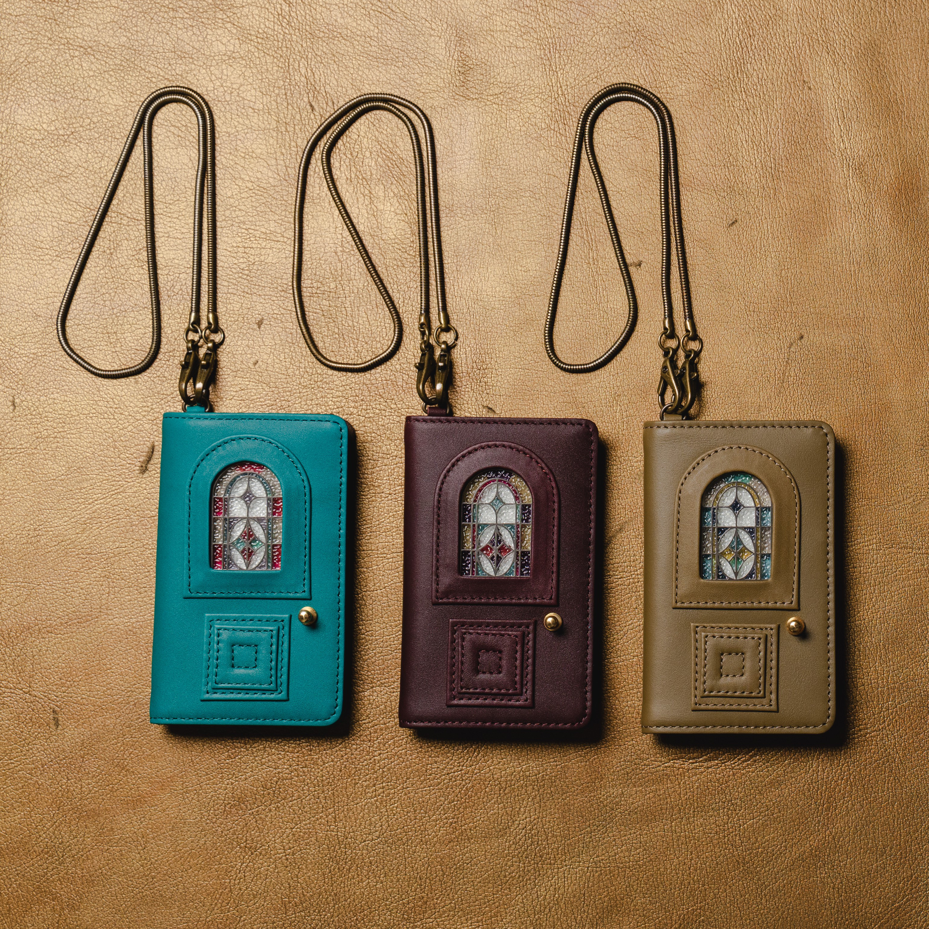 本物のガラスと革の融合 ステンドグラスデザインパスケース フランス アンタレスレザーの限定版 【glart_H0213】