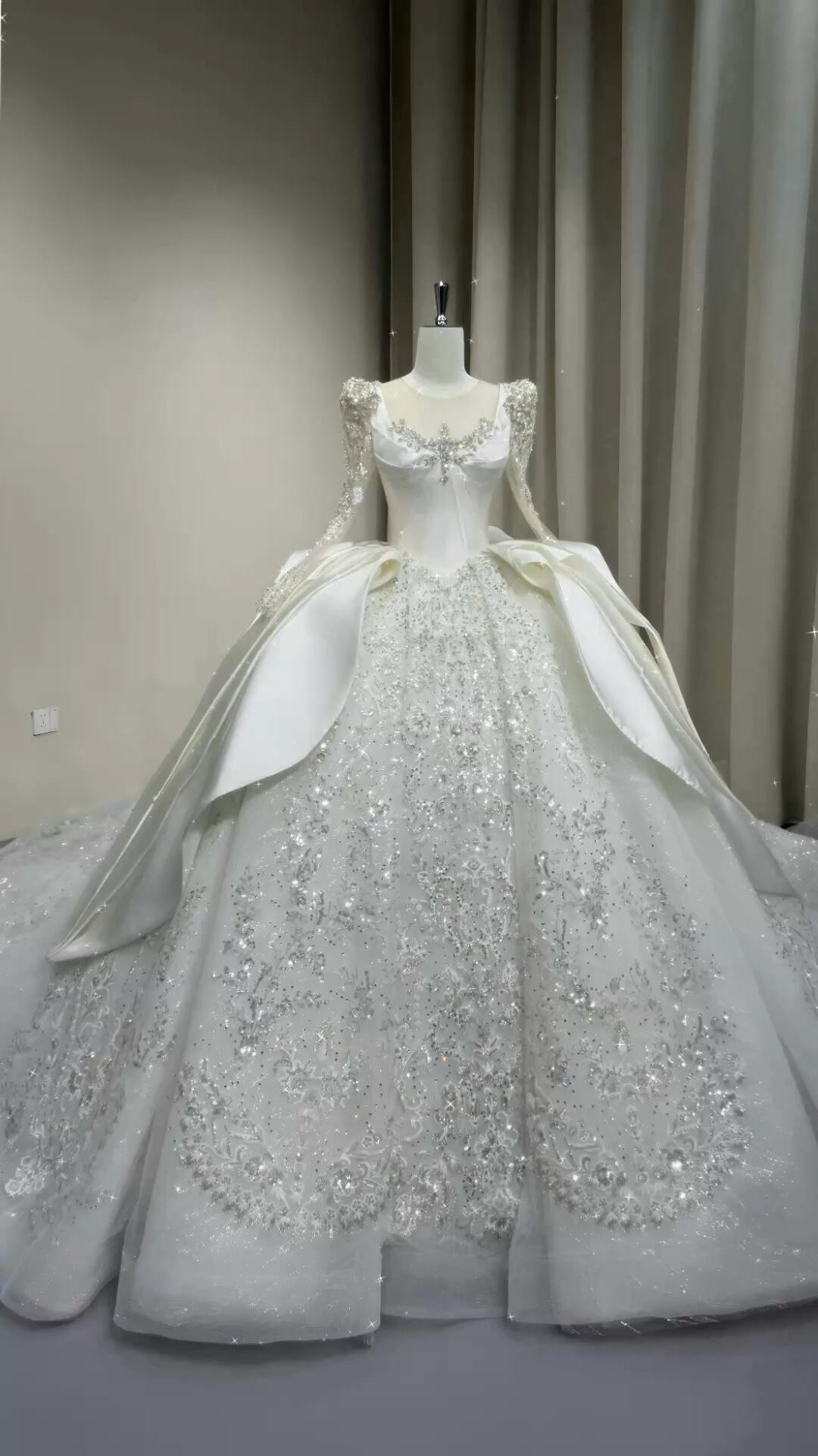 純粋な美しさ　韓国スタイル　スクエアネック　サテン　チュール　キラキラ　プリンセスライン　ラメ入り　ウェディングドレス