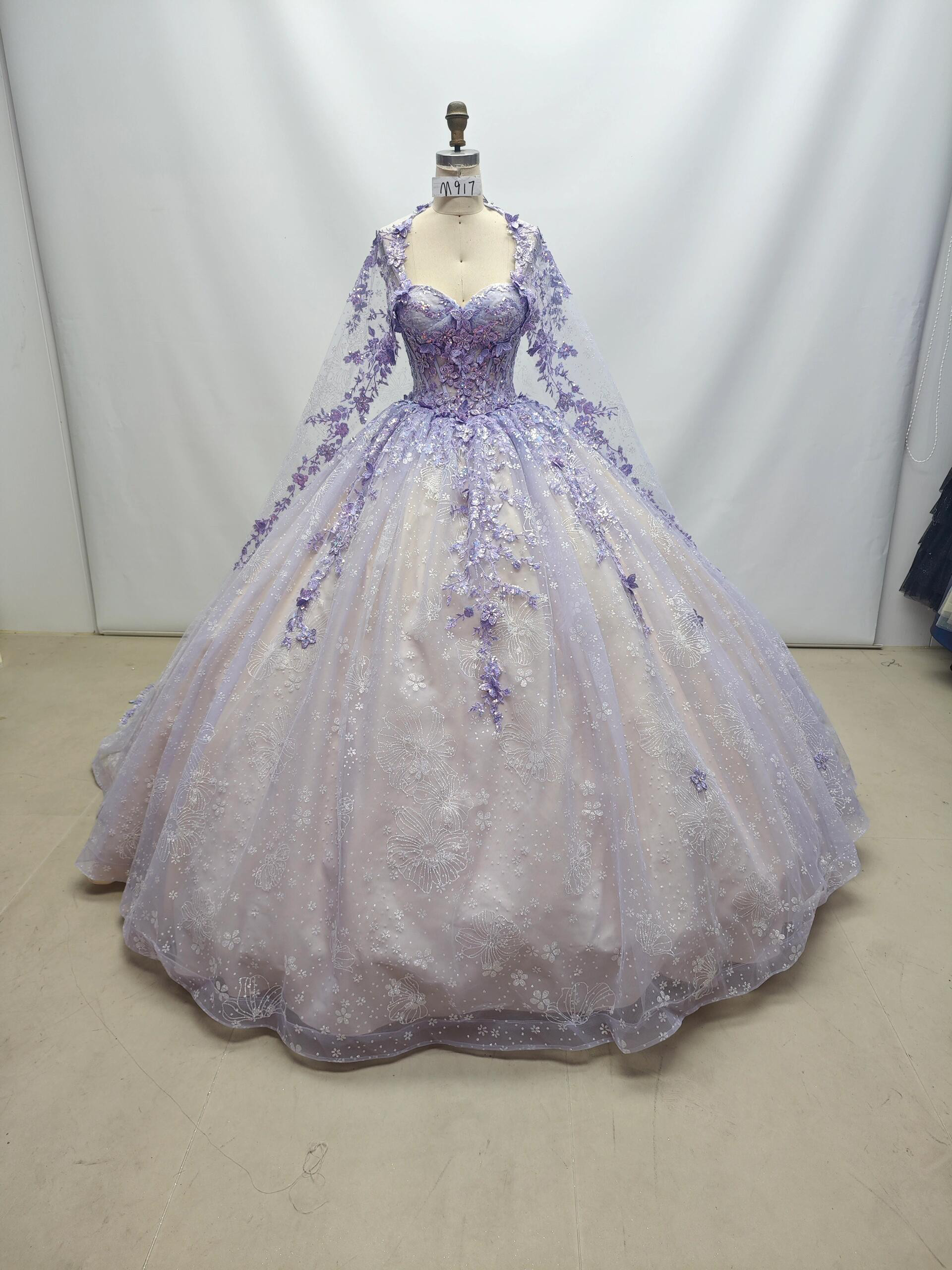 2025新作　小花フラワー飾り　パープル紫　ケープショールポンチョ　プリンセスライン可愛い　ブライダル　前撮りフォト撮影