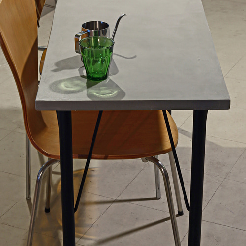 カウンターデスク｜横幅140cm｜ライトグレー｜薄塗りモルタル｜四角脚 カウンターデスク｜横幅140cm｜ライトグレー｜薄塗りモルタル｜脚