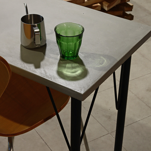 カウンターデスク｜横幅140cm｜ライトグレー｜薄塗りモルタル｜四角脚 カウンターデスク｜横幅140cm｜ライトグレー｜薄塗りモルタル｜四角脚