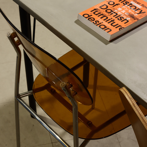 カウンターデスク｜横幅140cm｜ライトグレー｜薄塗りモルタル｜脚