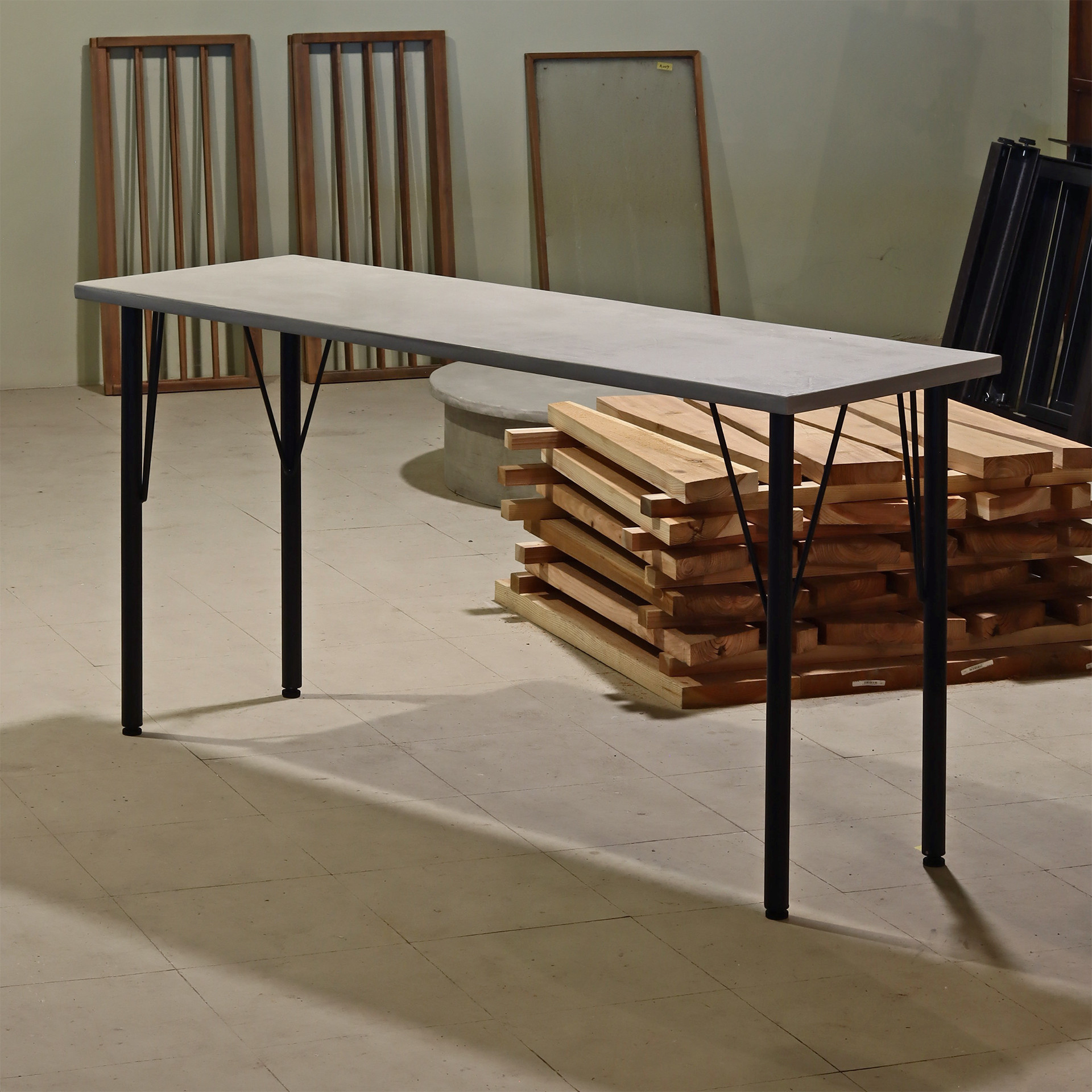 カウンターデスク｜横幅140cm｜ライトグレー｜薄塗りモルタル｜脚タイプ②