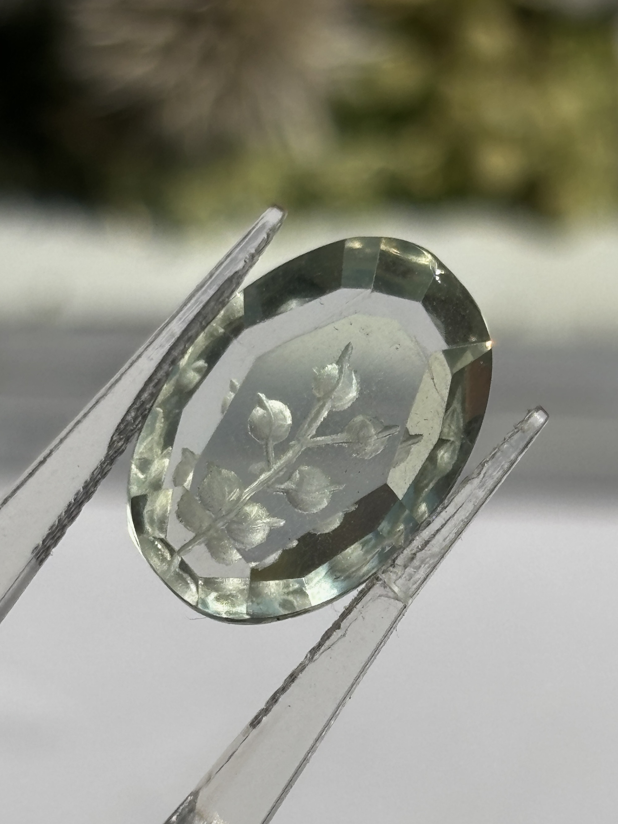 可愛さと気高さ♢インタリオカービング♢グリーンアメジスト/プラシオライト ルース 05 天然石