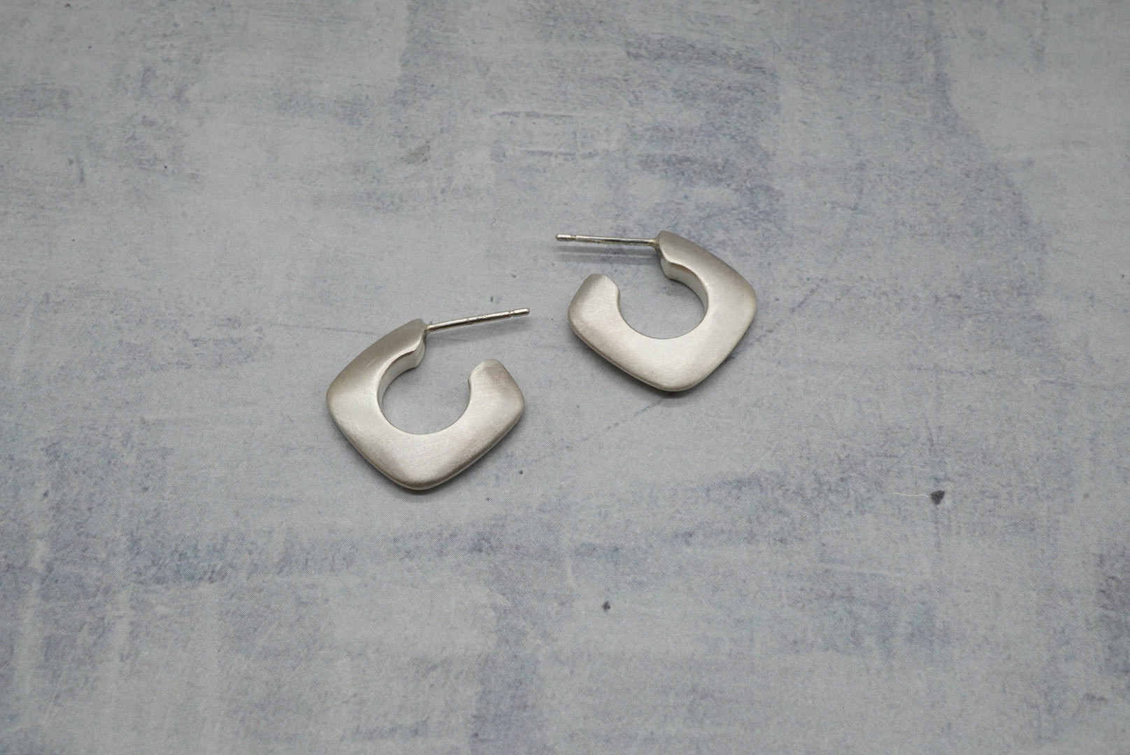 ルーム403 / Silver