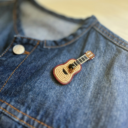 音楽好きな方へ♪ギター刺繍ブローチ⭐︎acoustic guitar broach