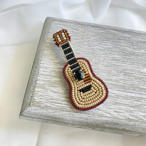音楽好きな方へ♪ギター刺繍ブローチ⭐︎acoustic guitar broach