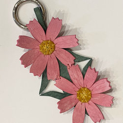 森の風に咲くコスモスのバッグチャーム バッグチャーム shiroa 通販