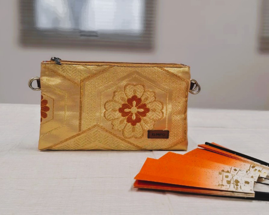 【送料無料】【一点物】帯から生まれた和モダンポーチ　トゥップTUP　2WAY仕様　ショルダーにも　着物リメイク　亀甲花菱