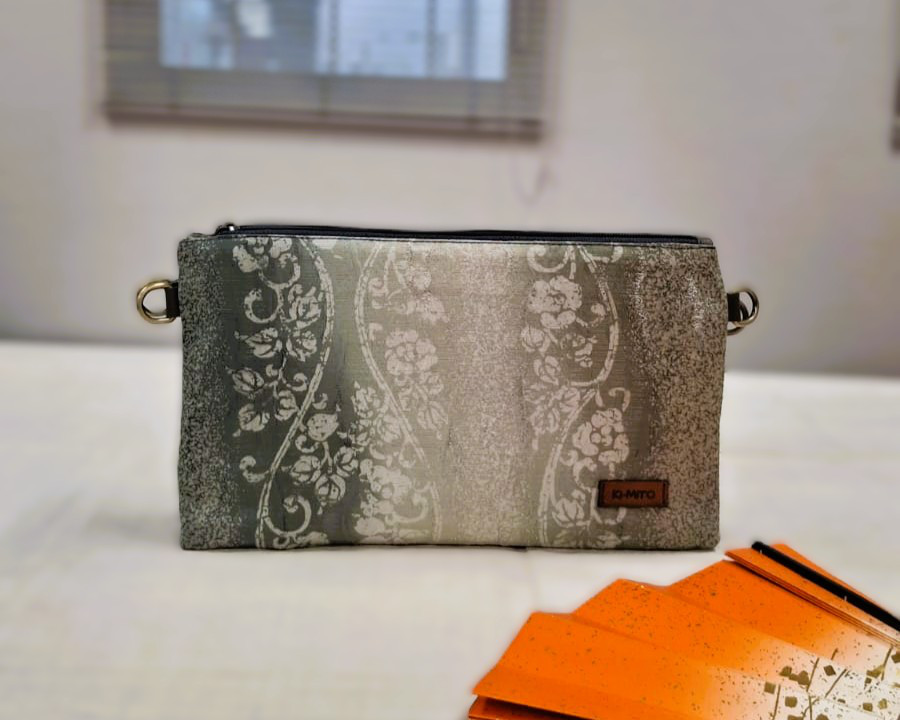 【送料無料】【一点物】帯から生まれた和モダンポーチ　トゥップTUP　2WAY仕様　ショルダーにも　着物リメイク　花唐草