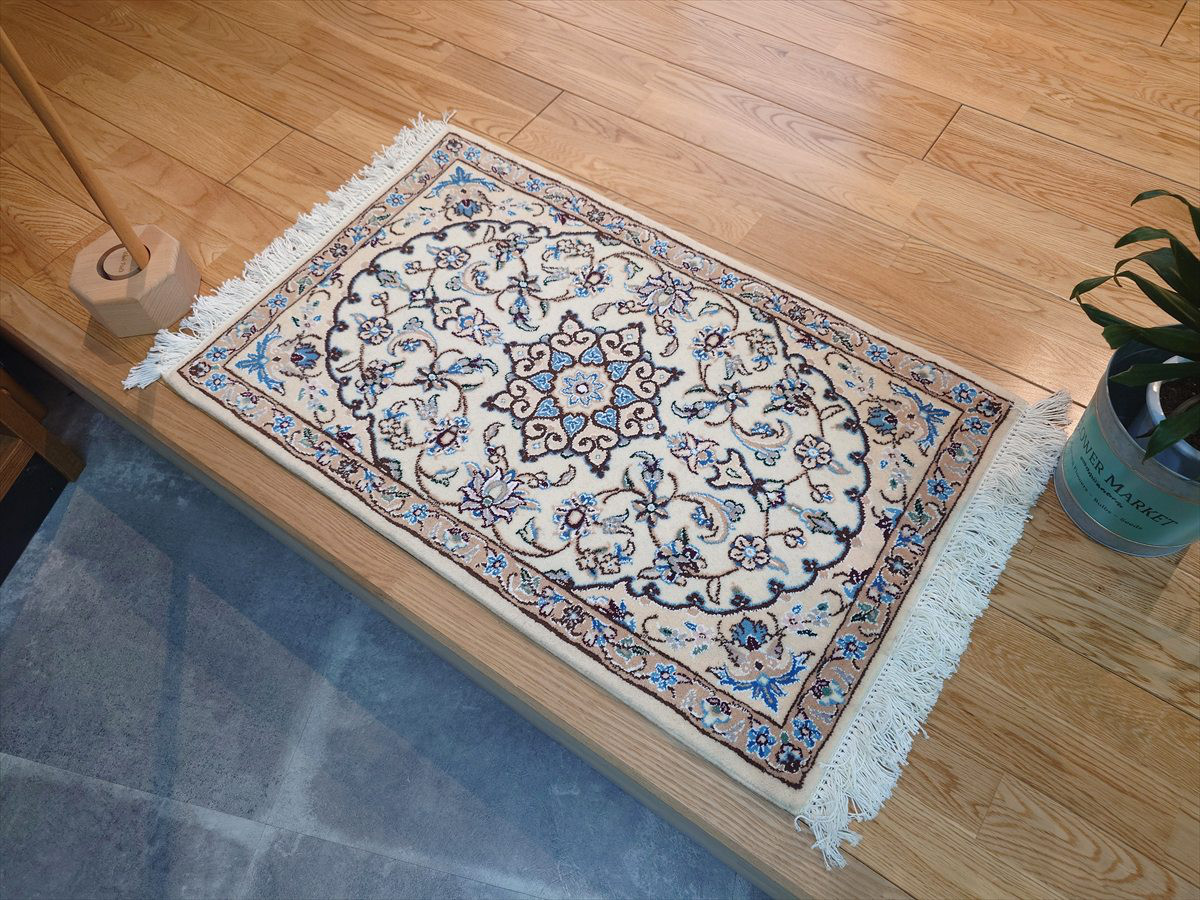 ペルシャ絨毯　ナイン産　ノーラ　玄関マット小　80（88フサ込）x50cm　手織り絨毯　PS7970