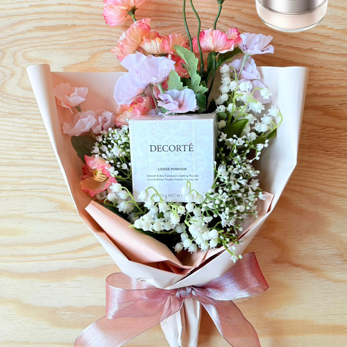 コスメブーケ　ブーケプルズ オーダーコスメブーケ見た目の華やかさと実用性を兼ね備えた