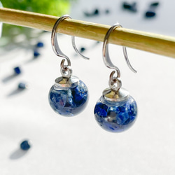 雑誌掲載】キラキラ オレンジ花びらとお花のガラスドームピアス