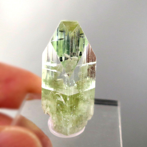 アポフィライト（魚眼石） ポイント レモンカラー レア【一点物】透明