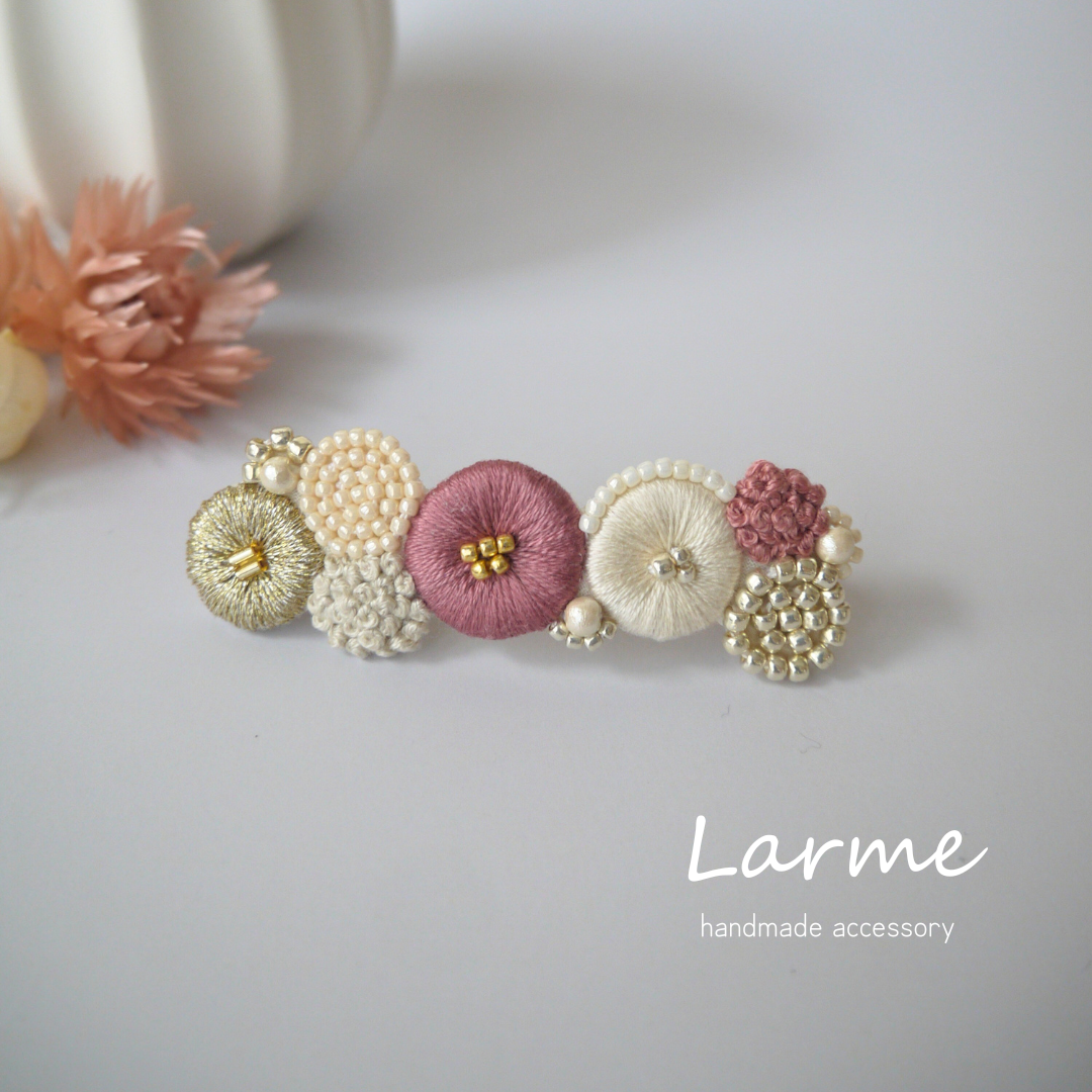 深みのあるワインレッド♡marumaru 刺繍バレッタ